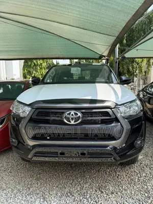 New Toyota Hilux 2024 Black