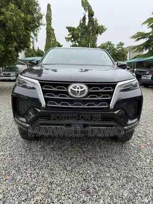 New Toyota Fortuner 2.4 D AWD 2024 Black