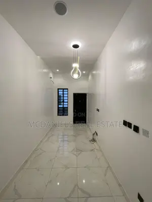 5bdrm Duplex in Chevron for sale