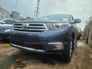 Toyota Highlander SE 2011 Blue