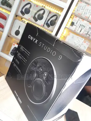 Onyx Studio 9