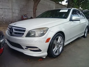 Mercedes-Benz C300 Luxury Sedan RWD (3.0L 6cyl 7A) 2011 White