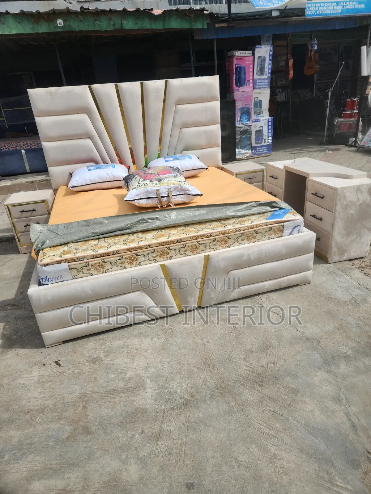 Executive Padded Family 6by6 Bed Stand.
