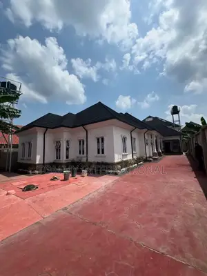5bdrm Bungalow in Port-Harcourt for sale