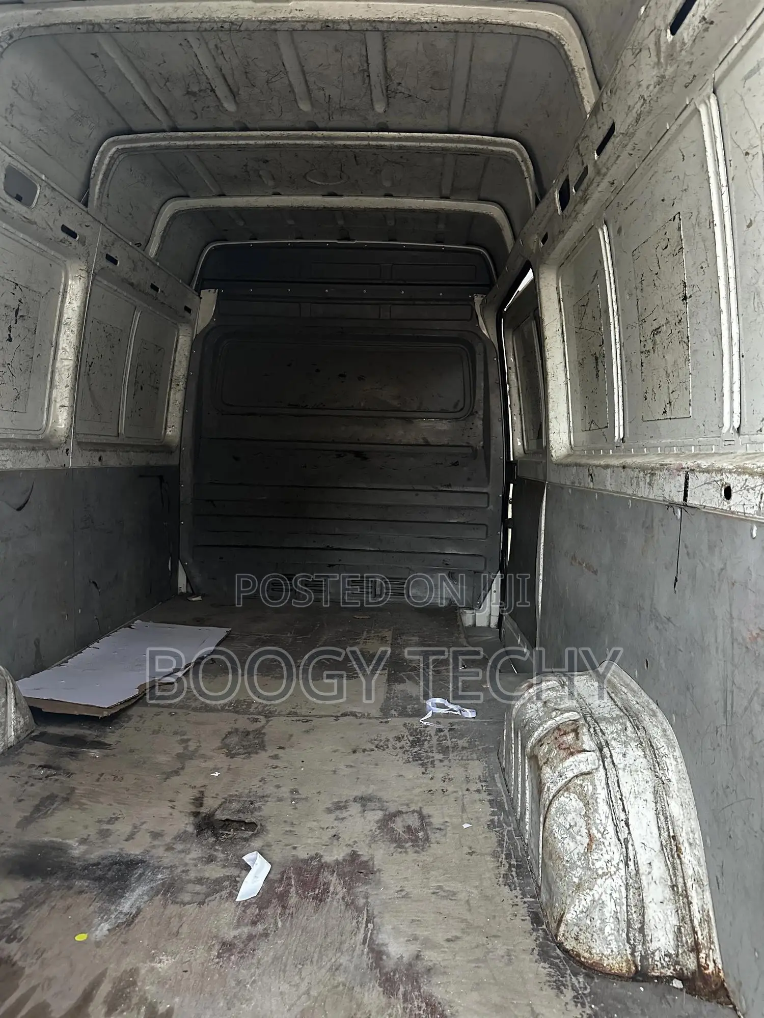 Volkswagen LT 2000 White