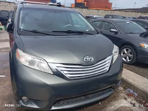 Toyota Sienna 2011 Green