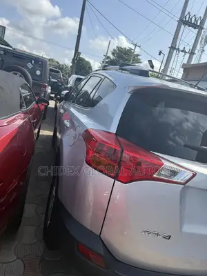 Toyota RAV4 XLE AWD (2.5L 4cyl 6A) 2013 Silver