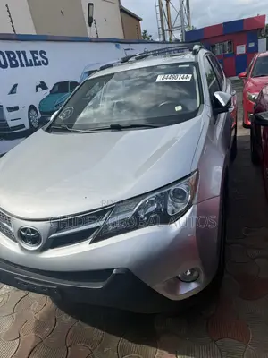 Toyota RAV4 XLE AWD (2.5L 4cyl 6A) 2013 Silver