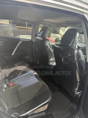 Toyota RAV4 XLE AWD (2.5L 4cyl 6A) 2013 Silver