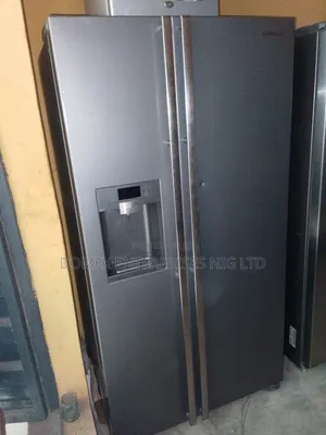 Samsung Fridge and Freezer With Dispenser