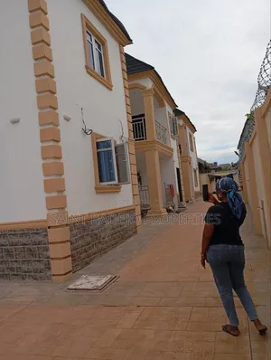 8bdrm Block of Flats in Kasbak College Area, Gberigbe for sale