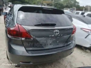 Photo - Toyota Venza 2014 Gray