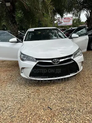Toyota Camry SE w/Special Edition Pkg (2.5L 4cyl 6A) 2016 White