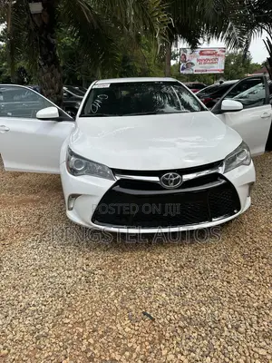 Toyota Camry SE w/Special Edition Pkg (2.5L 4cyl 6A) 2016 White