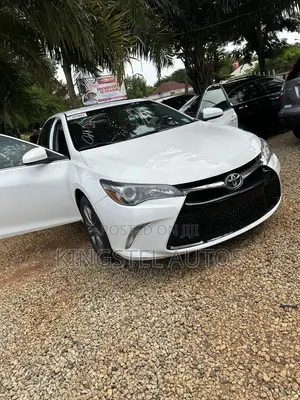 Toyota Camry SE w/Special Edition Pkg (2.5L 4cyl 6A) 2016 White