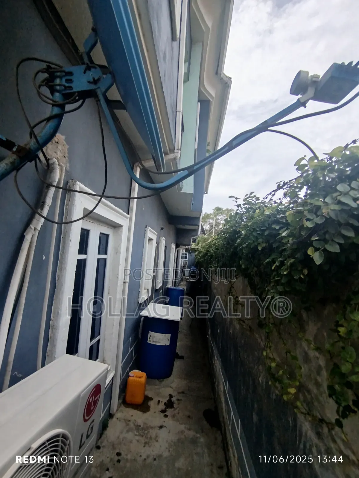 1bdrm Block of Flats in Ajao Estate for sale