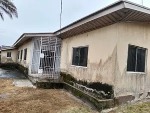 4bdrm Bungalow in Bendel Estate, Warri for sale