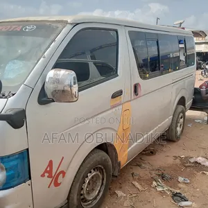 Toyota HiAce 2010 Silver