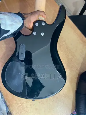 Ibanez Gsr205 5-String Bass Guitar.