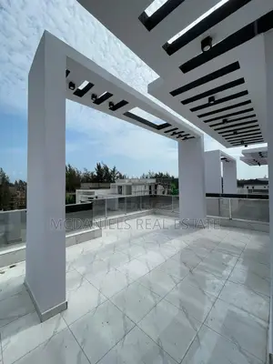 5bdrm Duplex in Ikota for sale