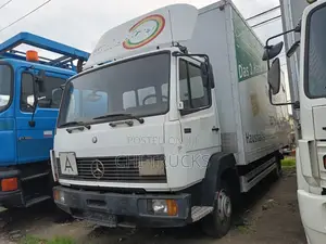 Mercedes Benz Truck With Hydraulic Lift Jack Door