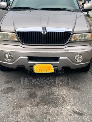 Lincoln Navigator Luxury 2005 Gold