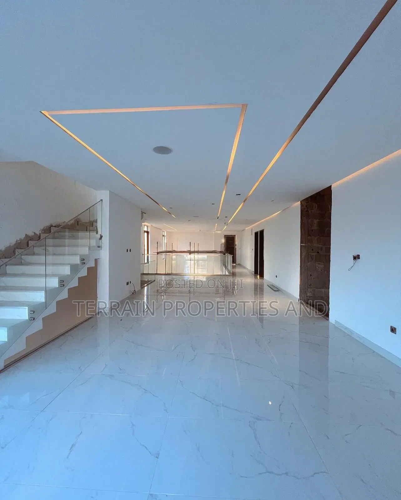 5bdrm Duplex in Osapa london for sale