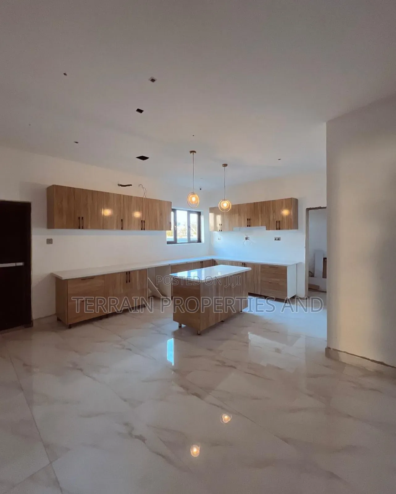 5bdrm Duplex in Osapa london for sale