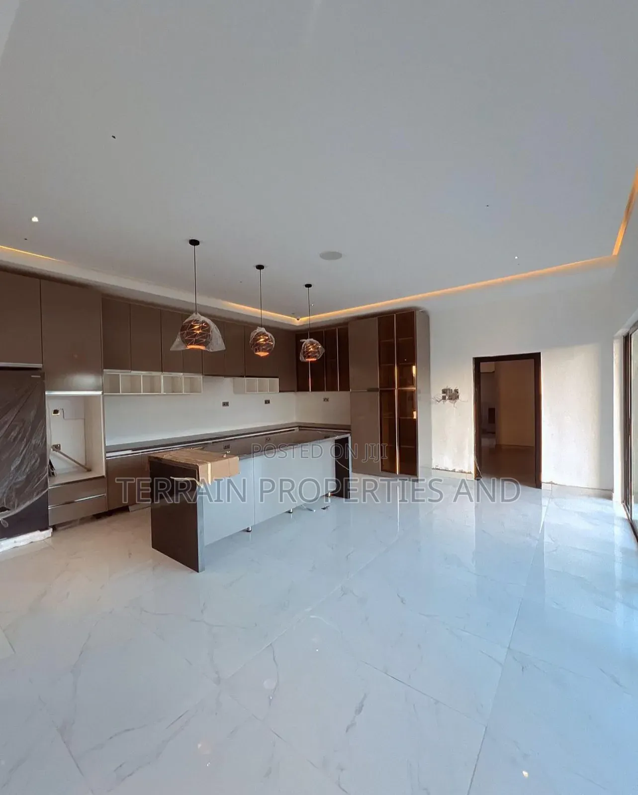 5bdrm Duplex in Osapa london for sale