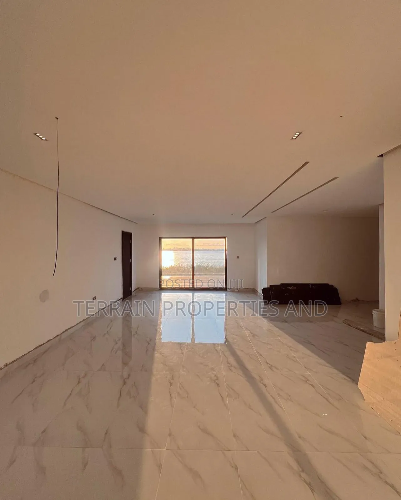 5bdrm Duplex in Osapa london for sale