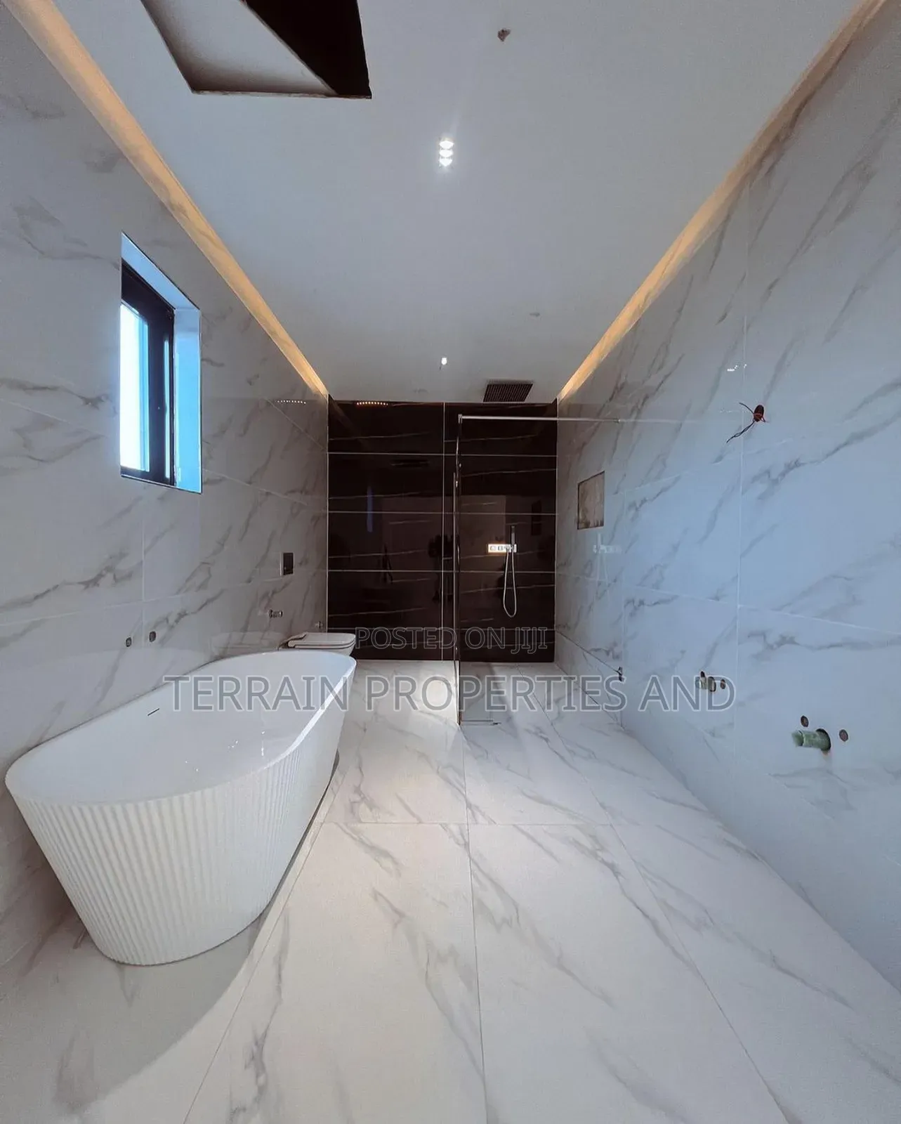 5bdrm Duplex in Osapa london for sale