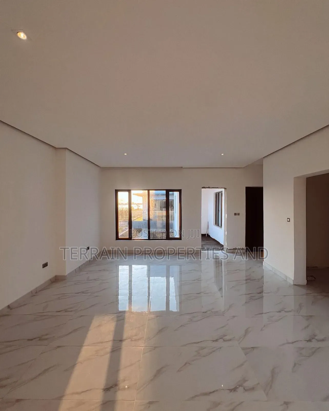 5bdrm Duplex in Osapa london for sale