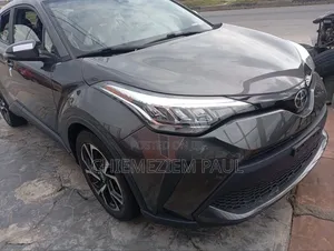 Photo - Toyota C-HR Limited 2021 Gray