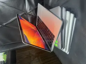 Laptop Apple MacBook Pro 2017 16GB Intel Core I5 SSD 256GB