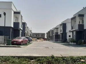 Large Estate Design and Condition