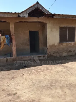 8bdrm Bungalow in Alasia Omisanjana for sale