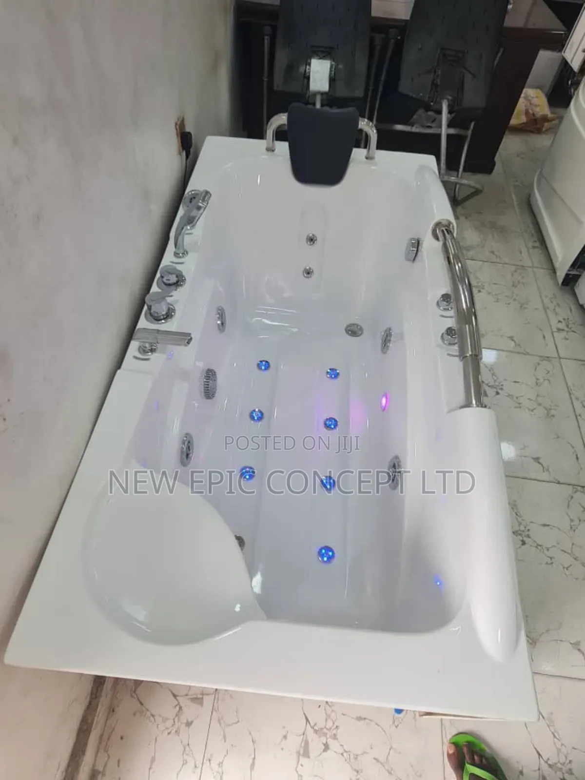 Italian Single Jacuzzi With Jet