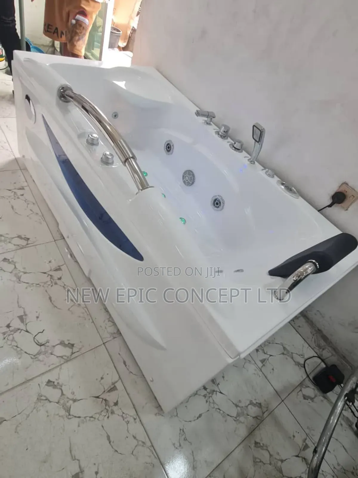 Italian Single Jacuzzi With Jet