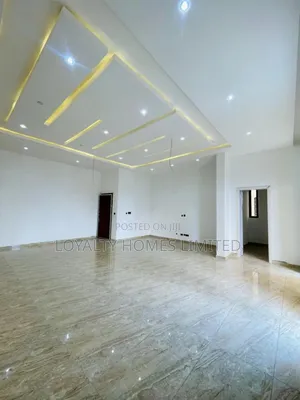 5bdrm House in Lekki Phase 1 for sale