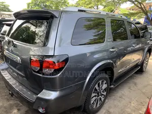 Toyota Sequoia Platinum 4x4 2020 Gray