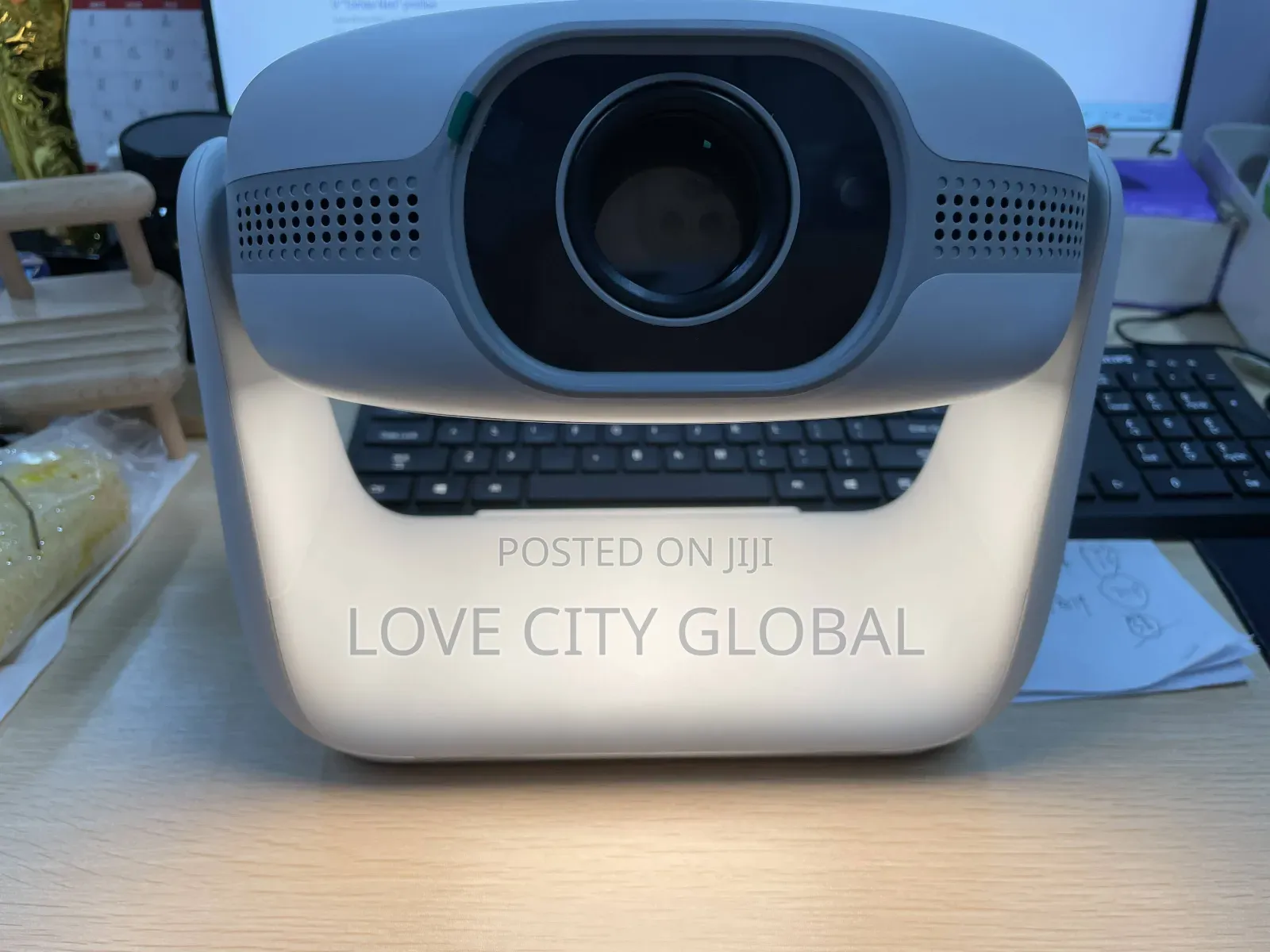 150" Auto Focus 5200mah Battery Projector Led Light