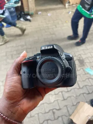 Nikon D5300 18-35mm