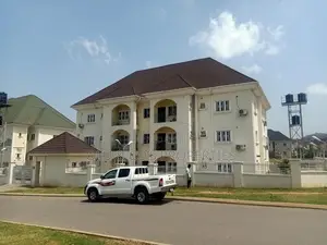 18bdrm Block of Flats in Wuye for sale