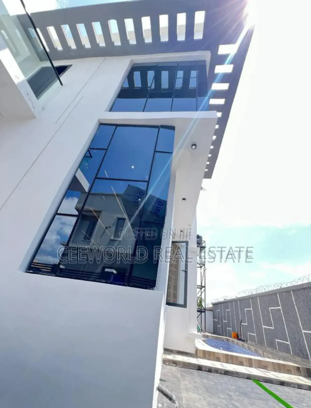 5bdrm Duplex in Arre Avenue Oluyole for sale