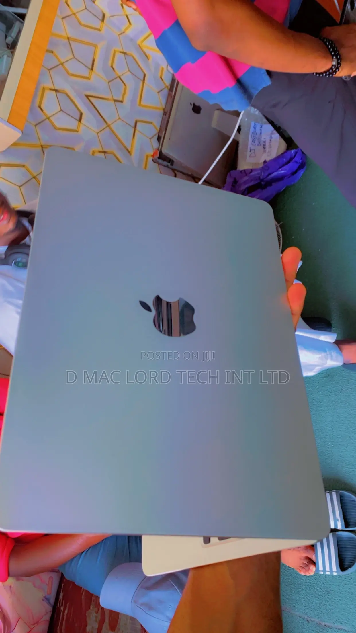 2012 to 2025 Macbooks Screen Part Replacement With Expert
