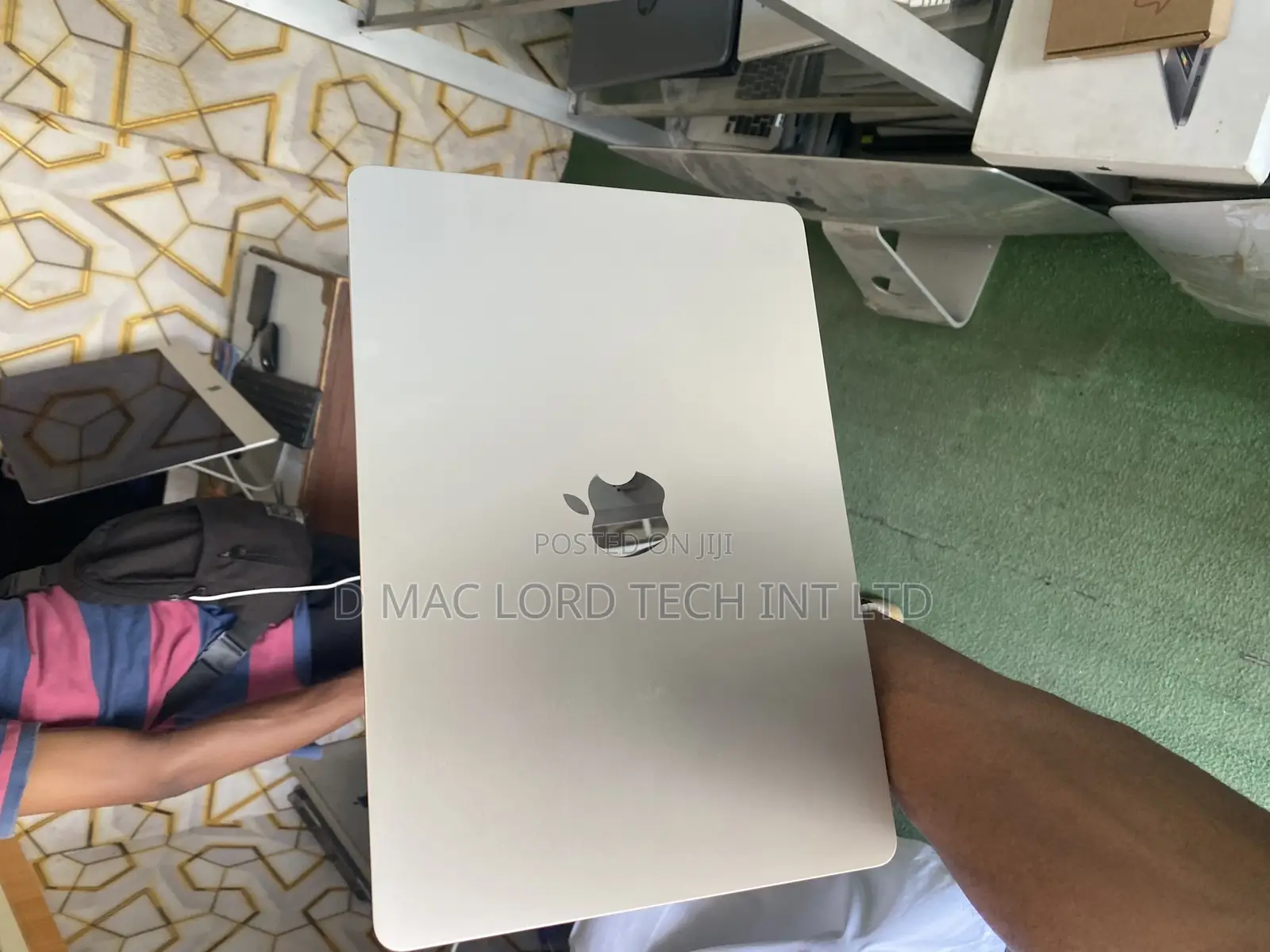 2012 to 2025 Macbooks Screen Part Replacement With Expert