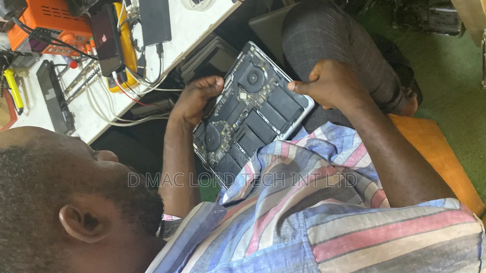 2012 to 2025 Macbooks Screen Part Replacement With Expert