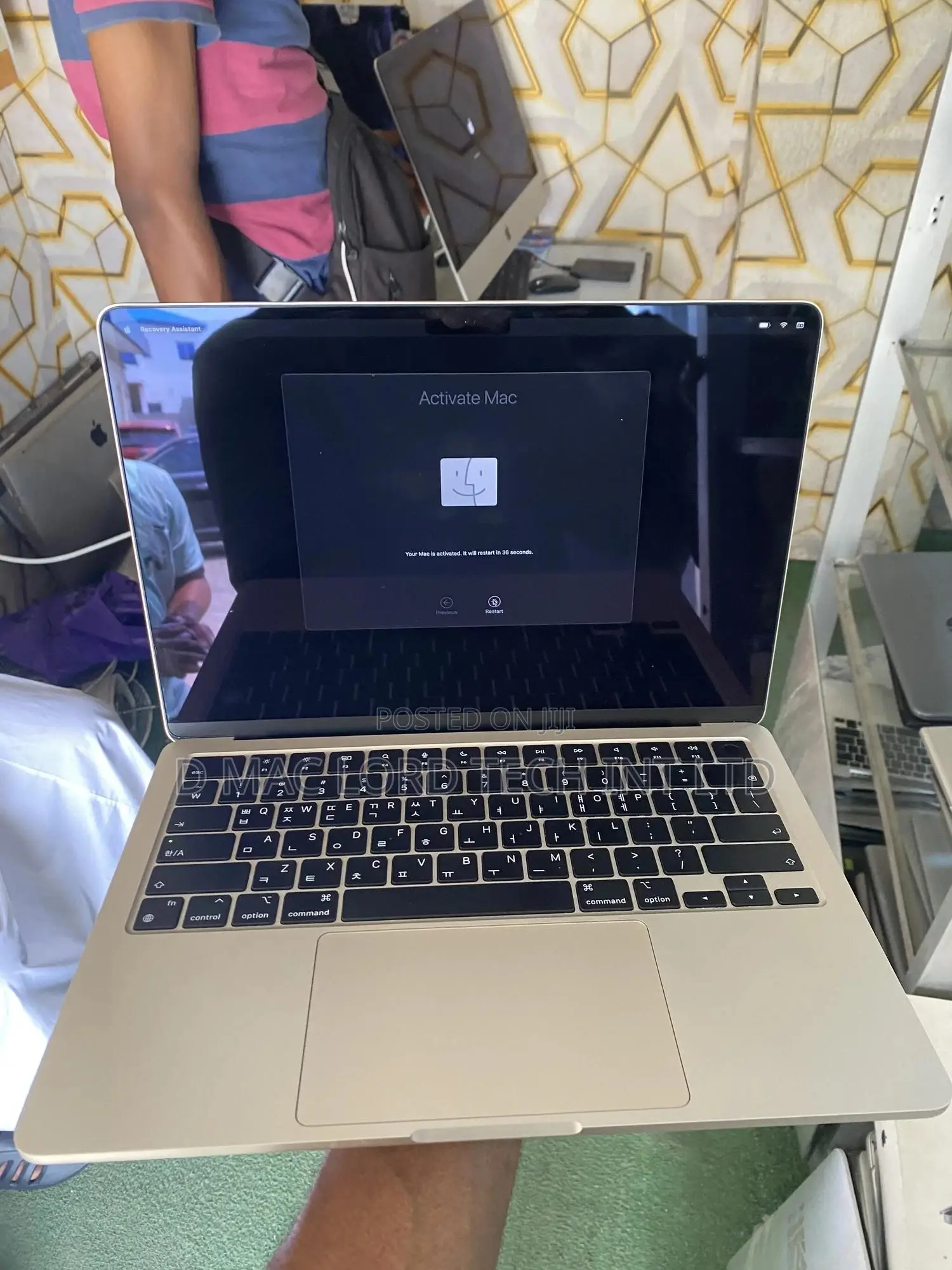 2012 to 2025 Macbooks Screen Part Replacement With Expert
