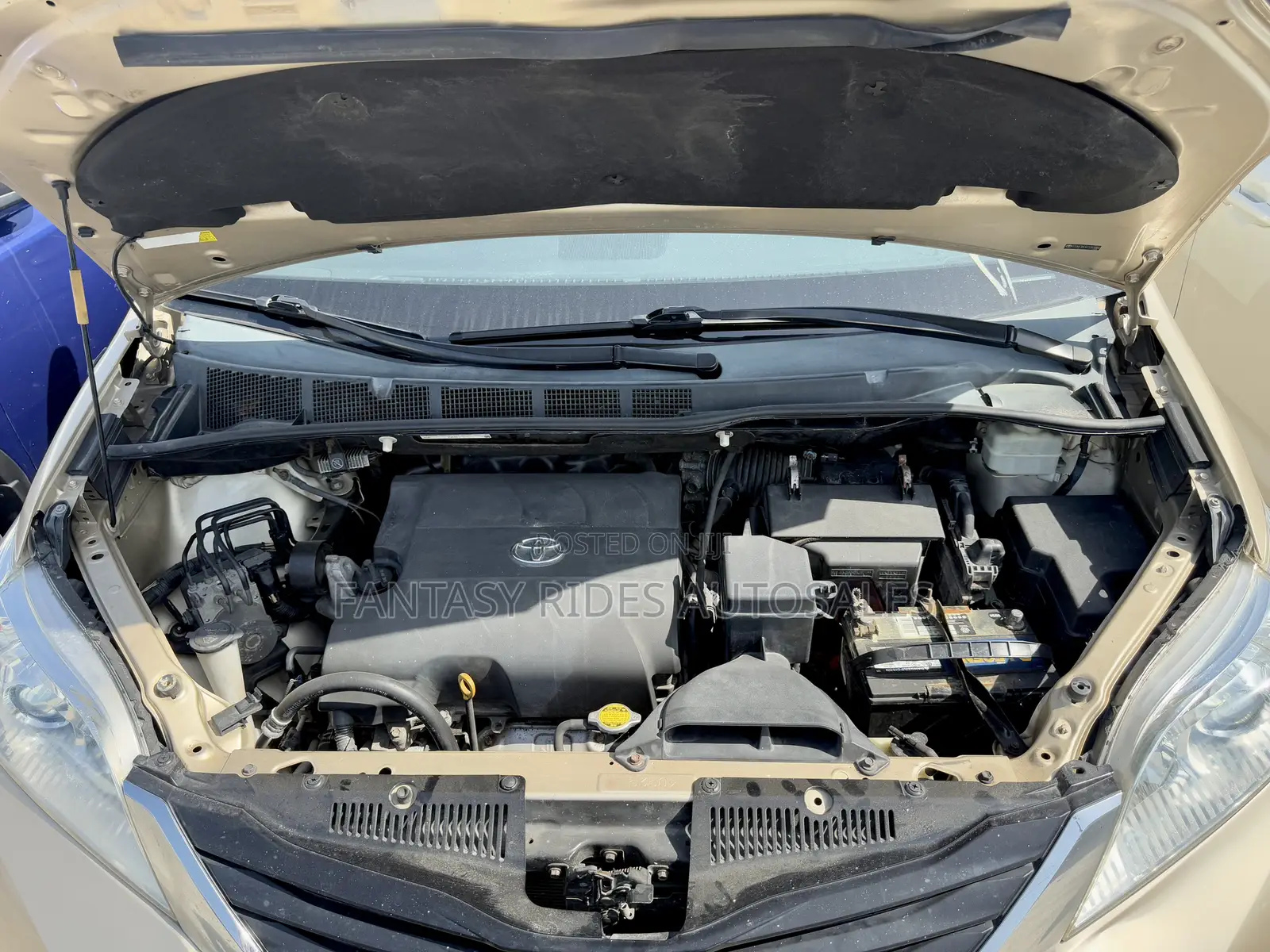 Toyota Sienna LE 7 Passenger 2012 Gold