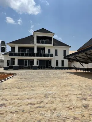 6bdrm Duplex in Jos for sale
